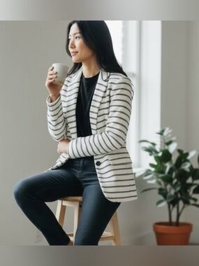 Ann Taylor Cream and Navy striped blazer | Cotton blend sz 6